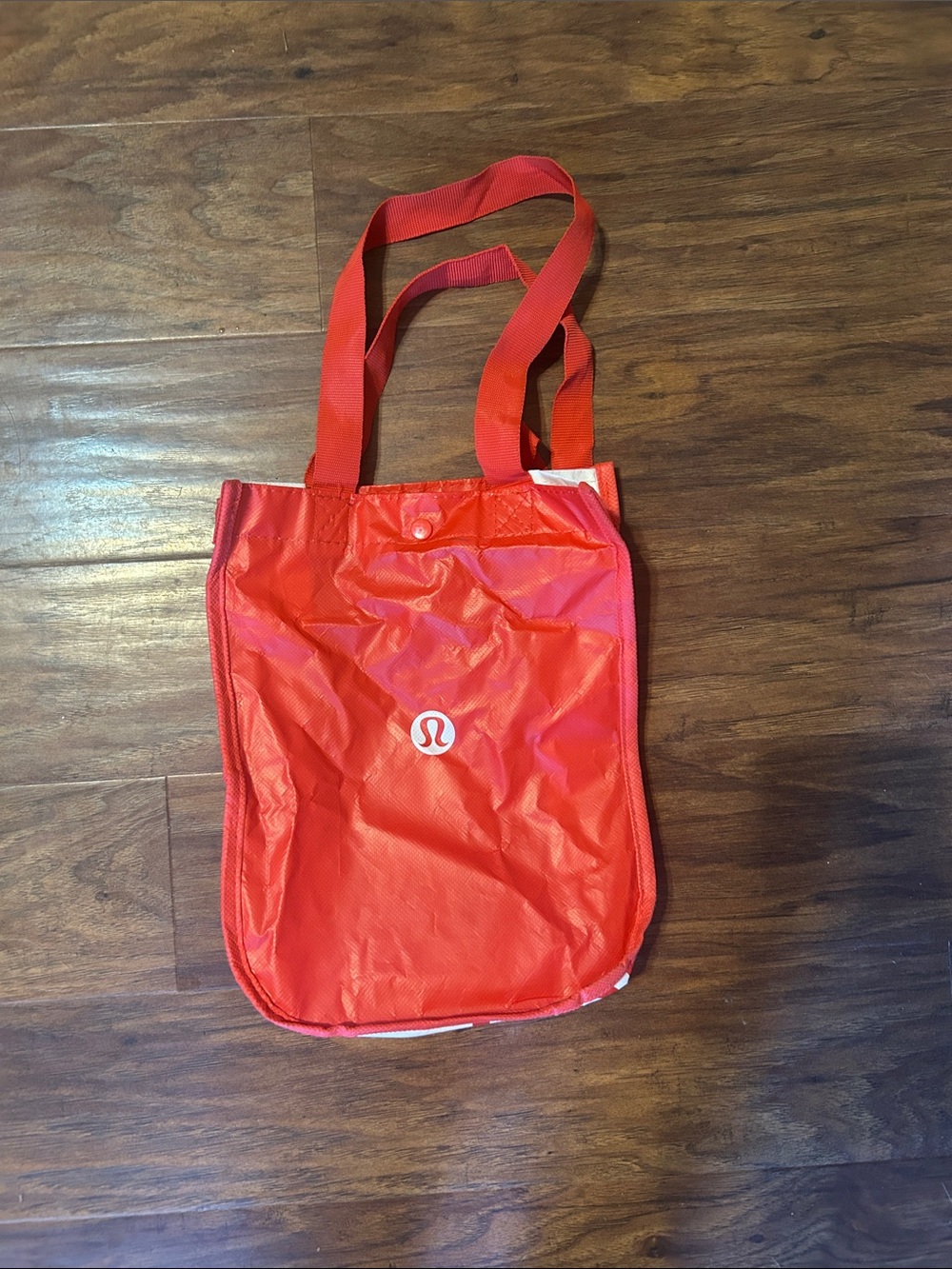 lululemon athletica Red shopping bag with Logo